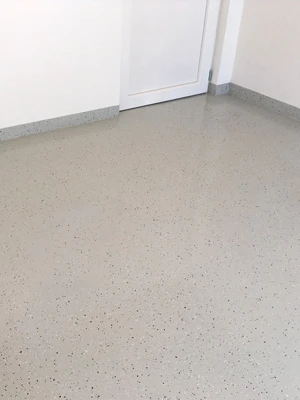 Leistung: Fugenlose Boden- & Wand&shy;beschichtungen